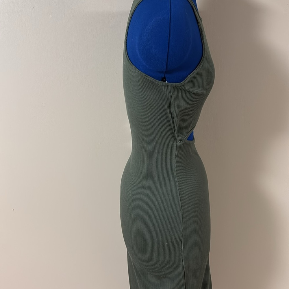 PrettyLittleThing Peekaboo Tank Dress - Picture 4 of 8